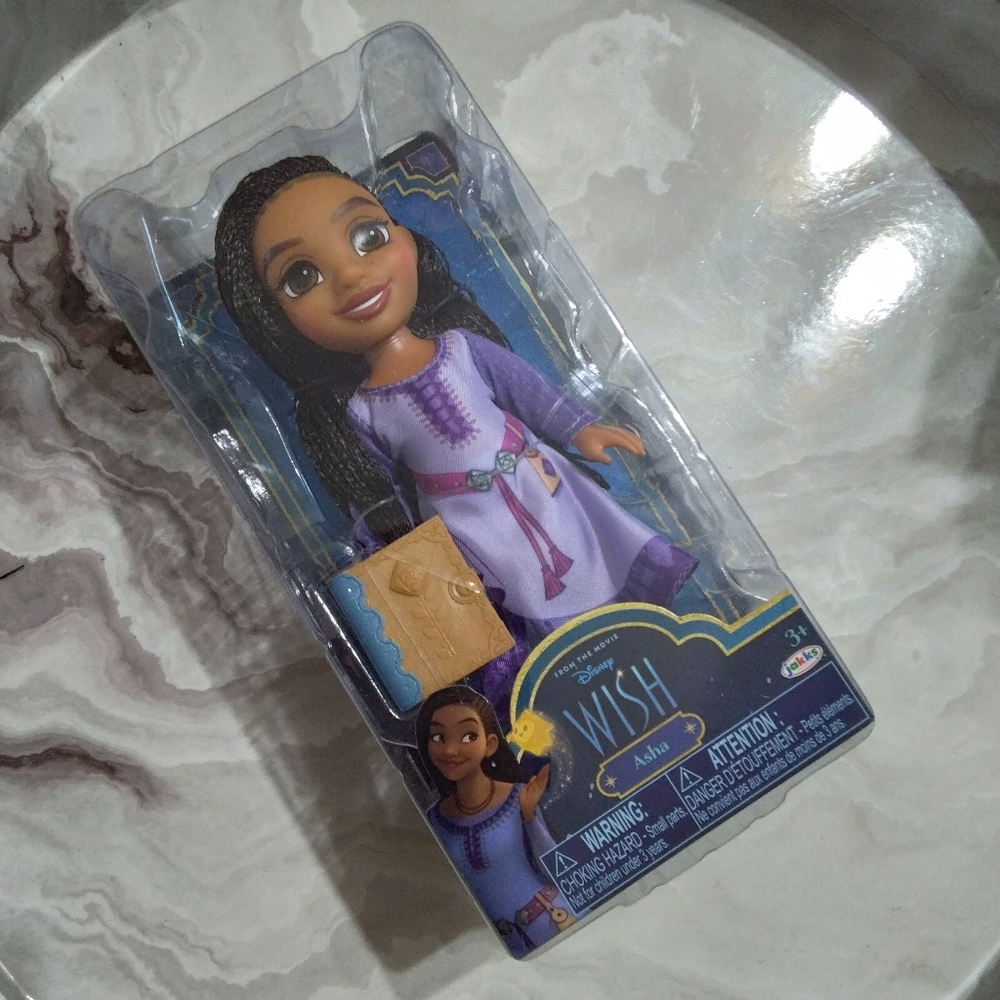 Disney Wish Asha Doll with Star Necklace Bundle - Picture 6 of 6